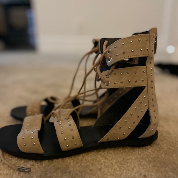 Tied up stud sandals 🤎 - Picture 5 of 8